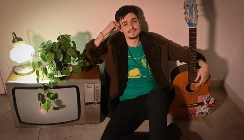 Ulises Butrón presenta su EP debut "Microteatro"