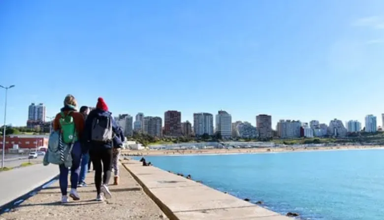 Turismo en junio: menos gasto y viajes más cortos, pero 2,1 millones de turistas