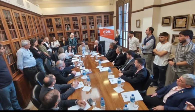 Crean nuevo espacio para avanzar en la urbanización y escrituración de miles de familias