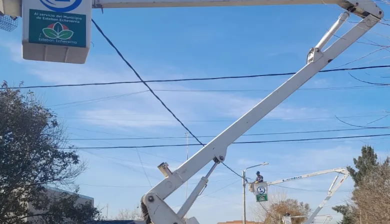 Continúa la instalación de nuevas luces en Monte Grande