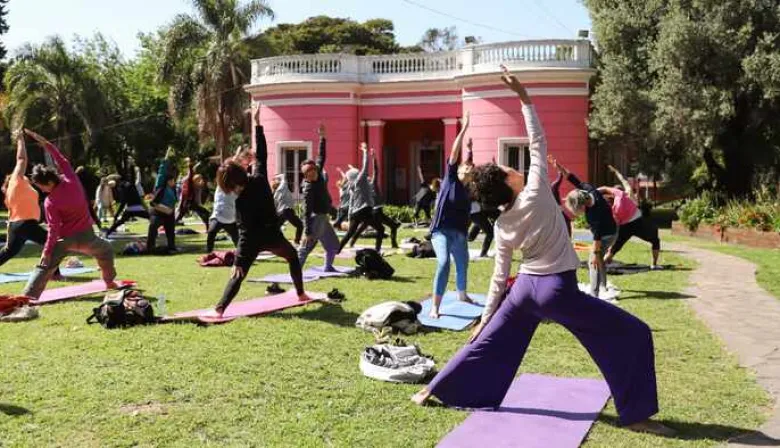 Vicente López celebra el Día Internacional del Yoga con una jornada gratuita en la Quinta Trabucco