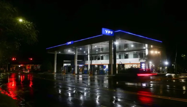 YPF amplía su descuento por cargar combustible de madrugada y suma más beneficios digitales