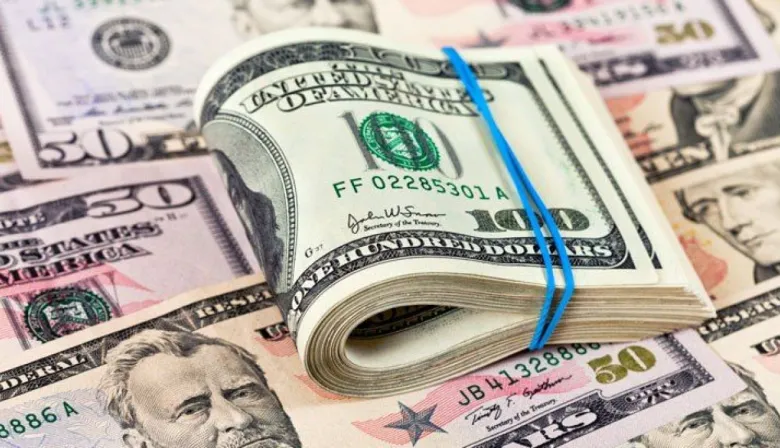 El dólar salta hasta $1.450 y arrastra a la baja a acciones y bonos argentinos