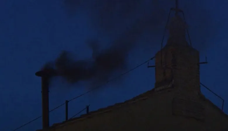 Fumata negra en el Vaticano: el cónclave no llega a un acuerdo en la primera votación