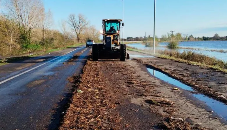 Temporal en la provincia: personal de Vialidad trabaja en las rutas afectadas por el agua