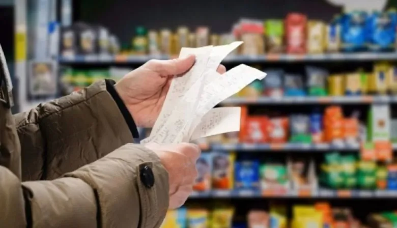 Una familia tipo necesitó $1.110.624 para no ser pobre en mayo, según el INDEC