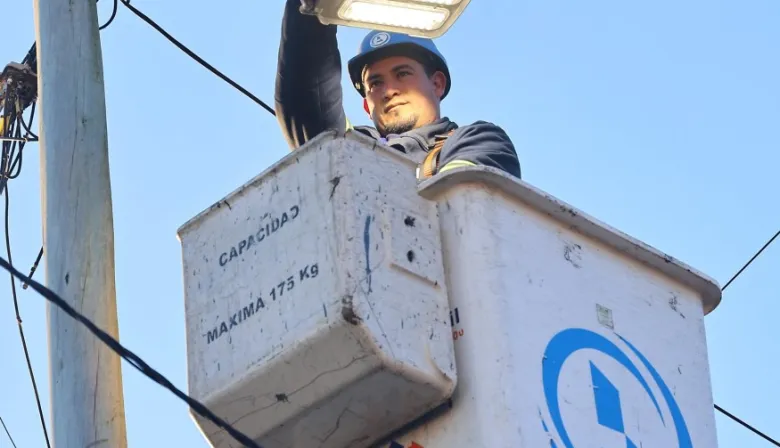 Avanza la instalación y el reemplazo de luminarias LED en El Jagüel y Monte Grande