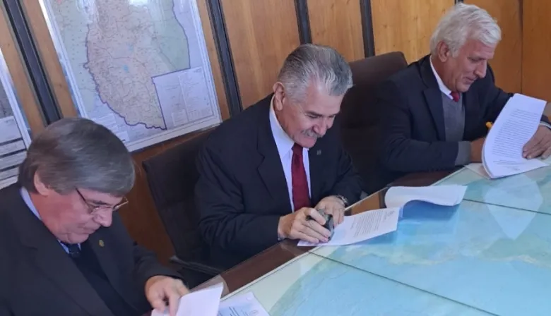 Firman convenio para fortalecer la georreferenciación y los servicios satelitales en todo el país