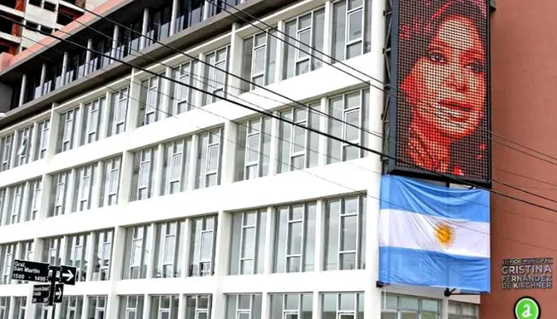 Proponen reemplazar el nombre de Cristina Fernández de Kirchner en un edificio municipal de Avellaneda