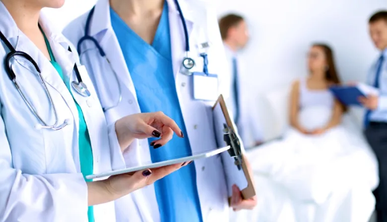El Gobierno modificó el régimen de residencias médicas y generó rechazo en hospitales