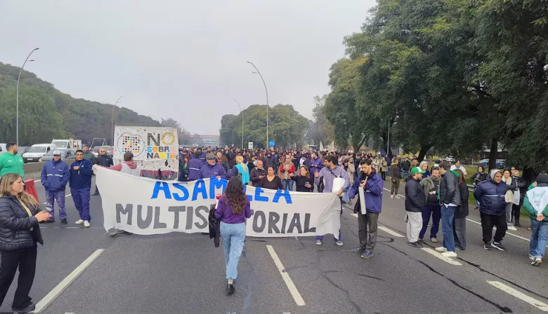 Protesta y ruidazo de trabajadores del INTI contra el decreto que impulsa su cierre