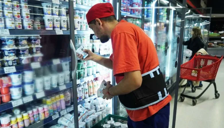 Por la suba del dólar, empresas remarcan precios con subas de entre 3% y 9%
