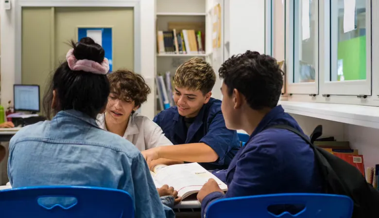 Solo 1 de cada 10 estudiantes argentinos logra terminar la secundaria a tiempo y con los saberes básicos