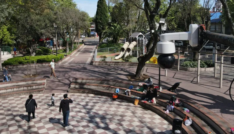 Se instalaron más de 100 cámaras con IA en plazas y parques
