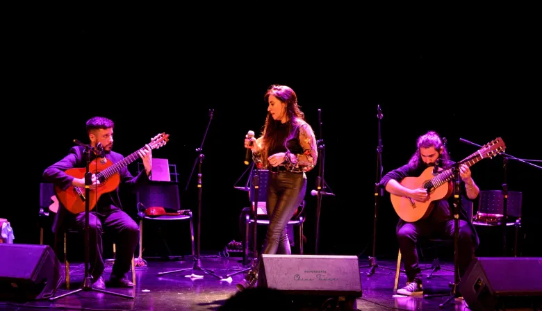 Mariel Merino presenta “Nacida hembra”, un disco de raíces, voces y renacimientos