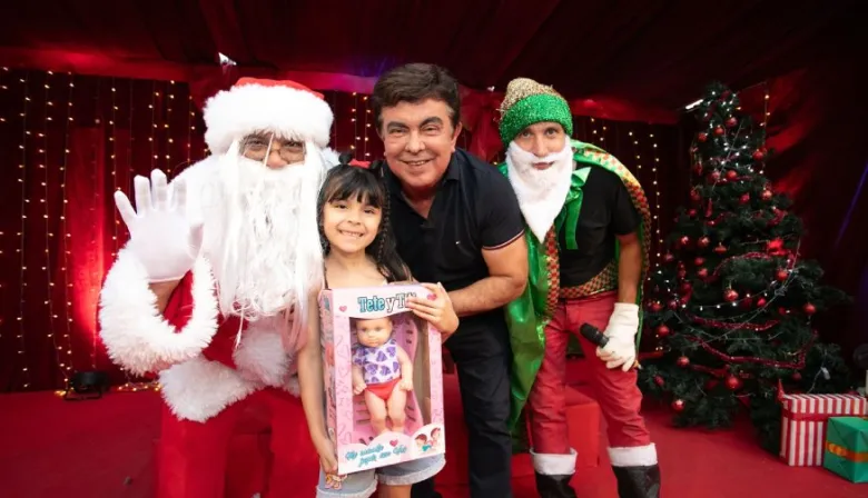 Papá Noel llega a La Matanza repartiendo alegría, sorpresas y miles de regalos