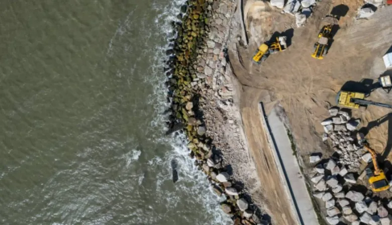 Avanzan las obras de la defensa costera en Pehuen Co