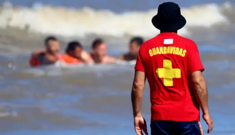 Crisis en la costa: guardavidas apuntan contra Pinamar por recortes y fallas estructurales