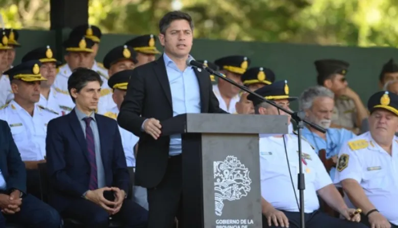 Kicillof encabezó el acto de egreso de 2.265 oficiales de la Policía provincial