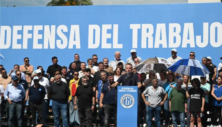 El sindicalismo salió a la calle contra la reforma laboral y amenazó con un paro general