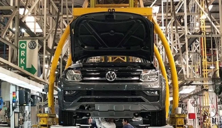 La producción automotriz cayó 30,1% y registró su peor enero en seis años