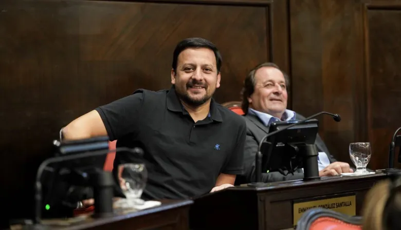 Inician las clases y entra en vigencia la Ley de restricción de celulares en escuelas