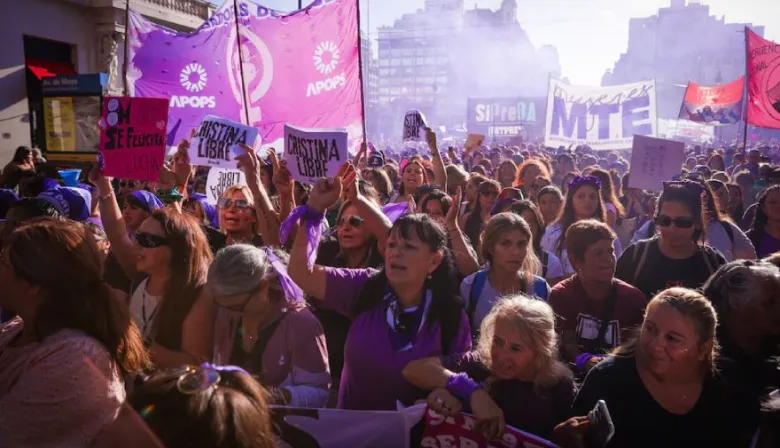 Multitudinarias movilizaciones en todo el país por el 8M