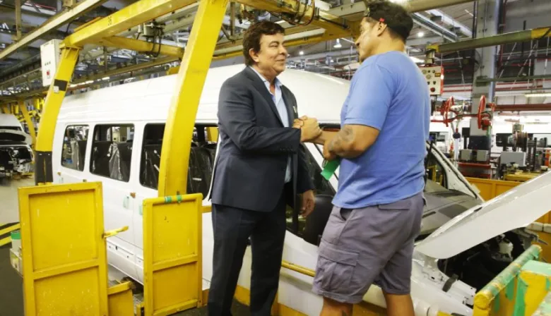 Fernando Espinoza: “El país va a salir adelante con más educación y generación de trabajo”