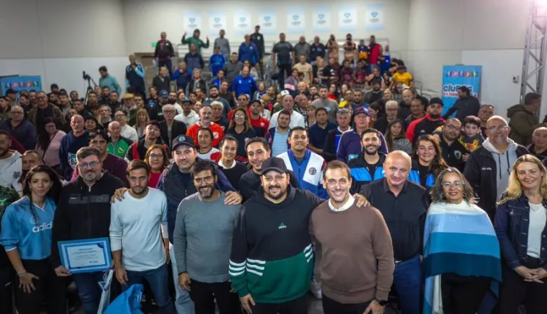 Julián Álvarez lanzó la Edición 2026 del programa municipal "Clubes en Marcha"