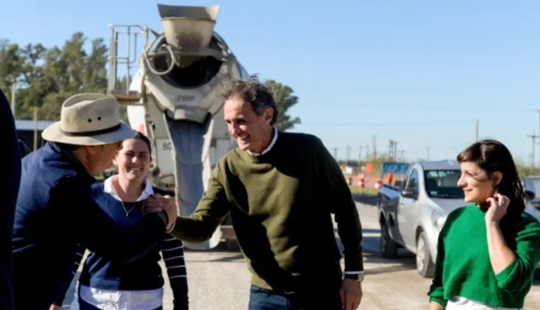 Katopodis recorrió obras viales en Brandsen