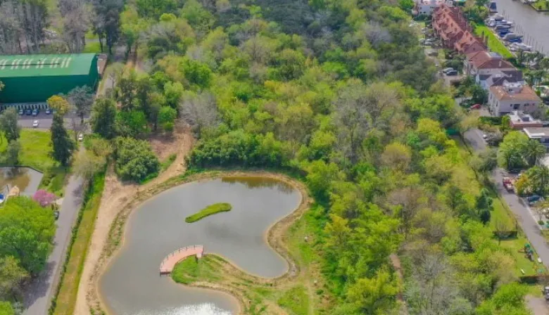 La reserva ecológica de San Fernando invita a recorrer bosques, lagunas y senderos junto al río