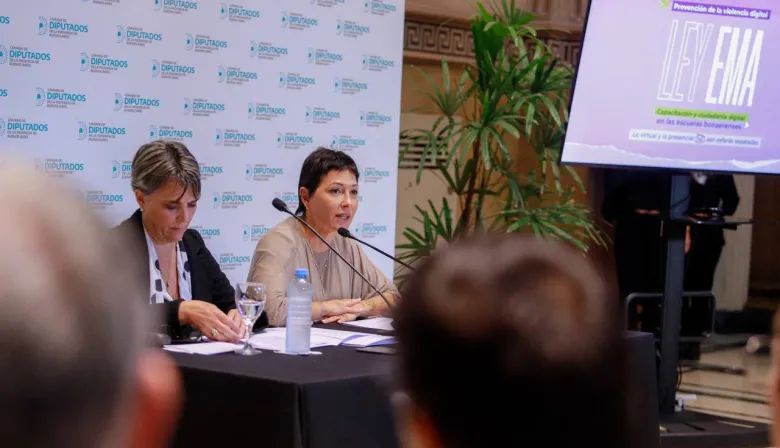 Mayra Mendoza presentó la "Ley Ema" para prevenir la violencia digital en las escuelas bonaerenses