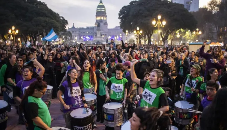 Masiva movilización de Ni Una Menos contra la violencia de género y el ajuste