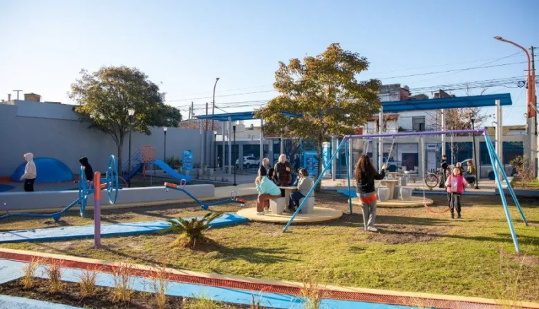 Lanús Gobierno concretó la puesta en valor de la plaza Atlántida de Lanús Oeste
