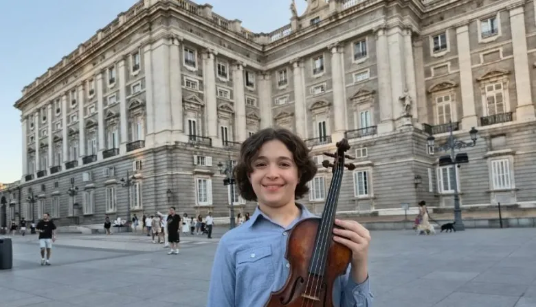 El violinista prodigio Marcos Carreras está capacitándose en Madrid