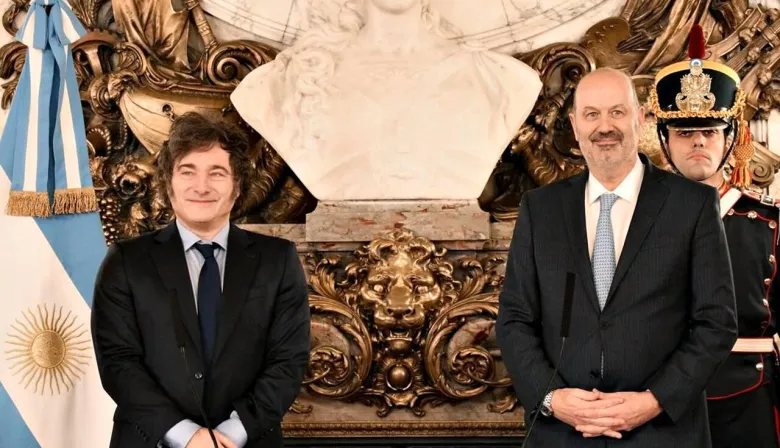 Sturzenegger, en el centro de la interna del Gobierno: versiones sobre su futuro y un fuerte respaldo de la Casa Rosada