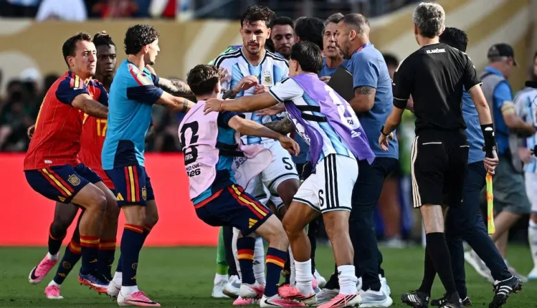 FIFA confirmó las sanciones por los incidentes del Mundial: diez partidos para Paredes