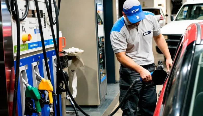 Cómo ahorrar al cargar combustible en septiembre: descuentos de hasta 30%