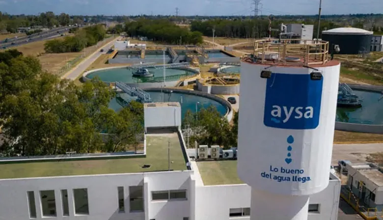 Ordenan a AySA a garantizar la calidad del servicio y frenan su privatización