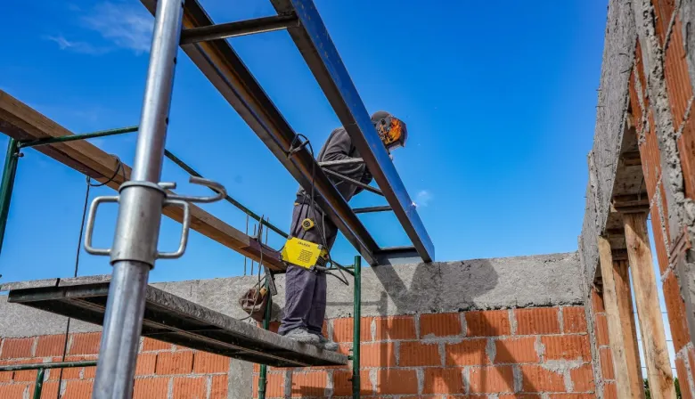 Lanús Gobierno continúa con las obras en distintas escuelas públicas del distrito