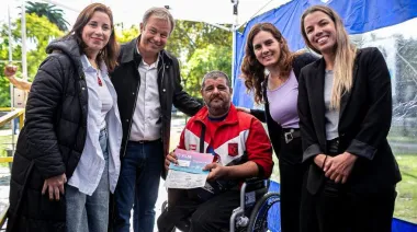 Cascallares encabezó en Burzaco un operativo de entrega de Pases Libres Multimodales