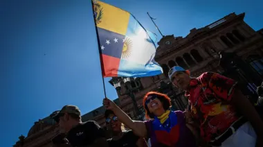 Nuevas reglas para migrantes: cambios en salud, educación y permanencia en el país