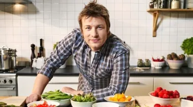 Jamie Oliver revela cómo transformar comidas congeladas en platos gourmet con un truco sencillo