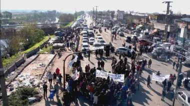 Tensión en La Salada por nuevo operativo y protesta de puesteros