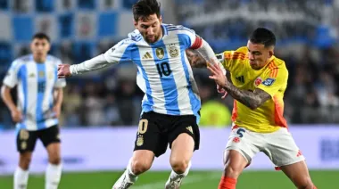 Con un jugador menos, la Selección Argentina rescató un empate 1-1 ante Colombia