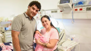Nuevo hito científico en el Hospital Garrahan: nació una bebé que fue operada dentro del útero materno