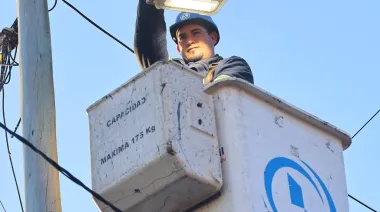 Avanza la instalación y el reemplazo de luminarias LED en El Jagüel y Monte Grande