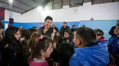 Mayra Mendoza entregó equipamiento deportivo a 20 clubes de barrio de Quilmes