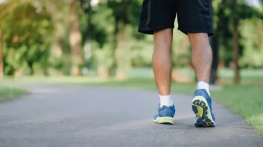 Caminar 30 minutos al día: el ejercicio más simple y efectivo para bajar de peso y mejorar la salud
