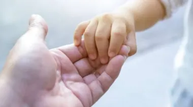 Requieren presentar certificado de libre deuda para guardas con fines de adopción